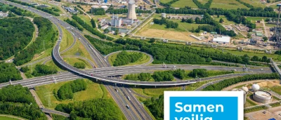 Luchtfoto van wegen en een industrieterrein met groene zones rondom Chemelot.